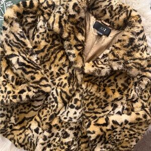 LARGE FOREVER 21 3/4 SLEEVE LEOPARD FAUX FUR COAT IN TAN BLACK HIDDEN BUTTONS